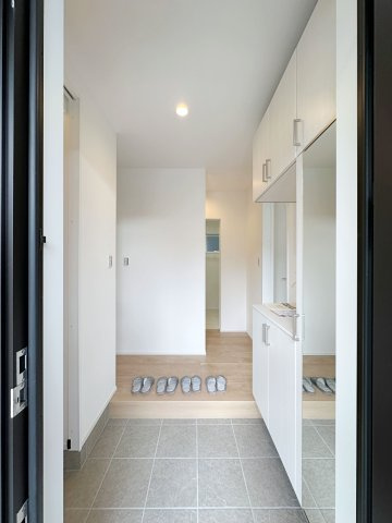 東区福田1丁目 No.1の玄関|広々とした玄関ホール☆