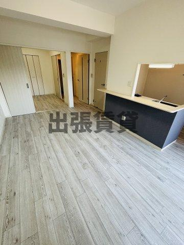 仲介手数料0円！！GRANDUKE新栄の居間・リビング