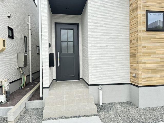 藤枝市　高柳２丁目　新築住宅　②号棟　４LDKの玄関