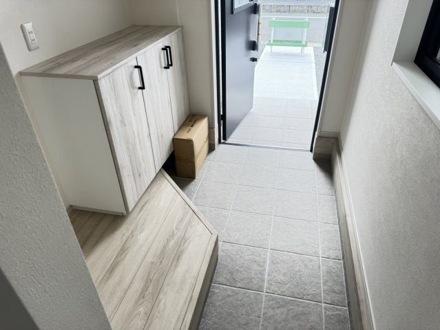 藤枝市　高柳２丁目　新築住宅　②号棟　４LDKの玄関