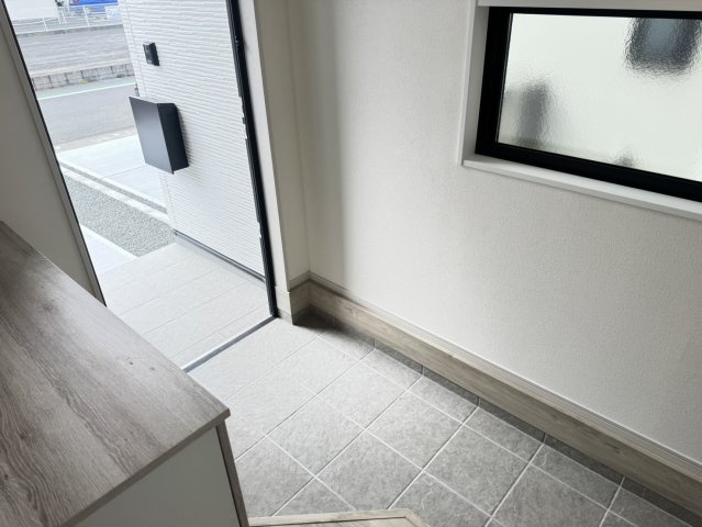 藤枝市　高柳２丁目　新築住宅　②号棟　４LDKの玄関