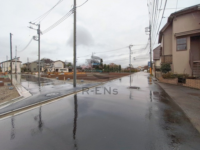【前面道路含む現地写真】 | 西東京市泉町３丁目　新築戸建て　１２号棟 | 落ち着いた住宅街の一角、穏やかな暮らしを育むエリアです