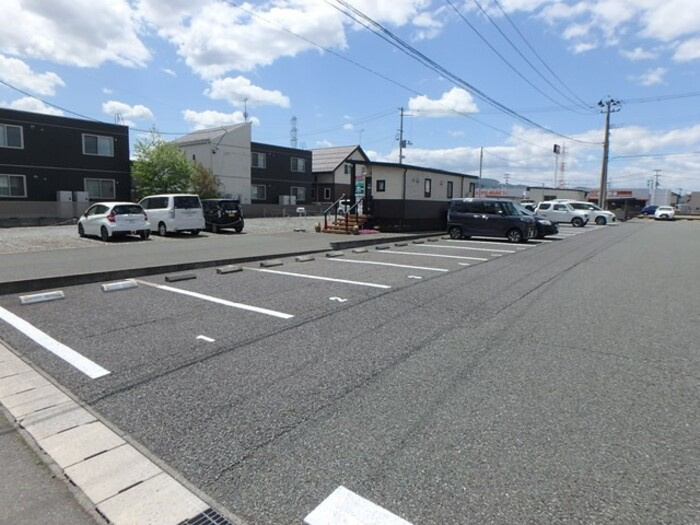 ローズモア　Ｃの駐車場