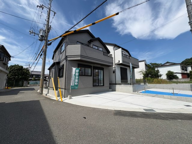価格変更♪須磨区多井畑筋替道　新築戸建て　A号棟の前面道路含む現地写真|前面道路含む現地写真です