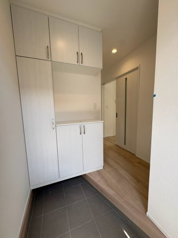 価格変更♪須磨区多井畑筋替道　新築戸建て　A号棟の玄関|ゆったりとした玄関です