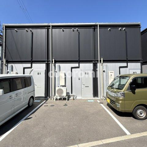 滝井西町ガレージハウスのエントランス