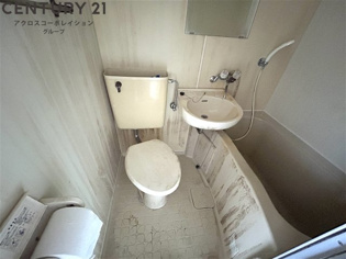 浴室内にトイレがあります☆