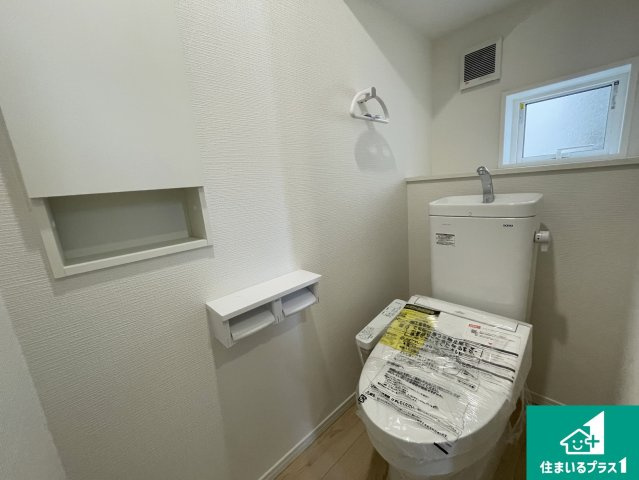京都市西京区大原野上里男鹿町　第1期　新築一戸建てのトイレ|1・2階の2ヶ所にあるので、朝の忙しい時間の順番待ちもなく、深夜の利用にも大変便利です。