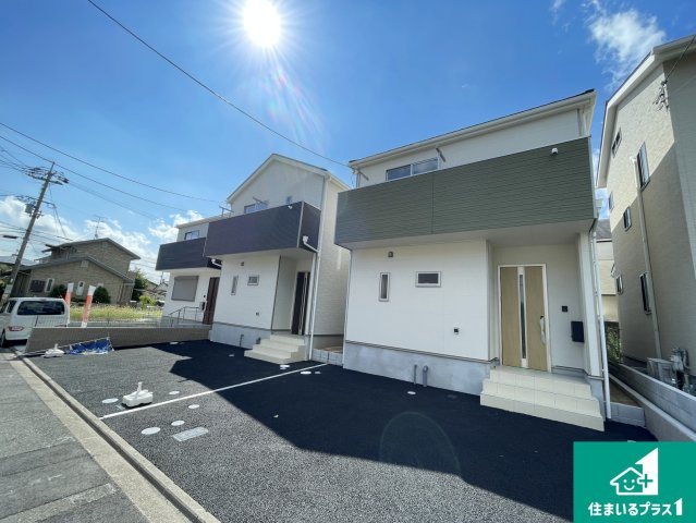 京都市西京区大原野上里男鹿町　第1期　新築一戸建ての前面道路含む現地写真|周辺は閑静な住宅街！前面道路広々で車の出し入れも便利です。駐車が苦手な方でも安心して車庫入れできます！