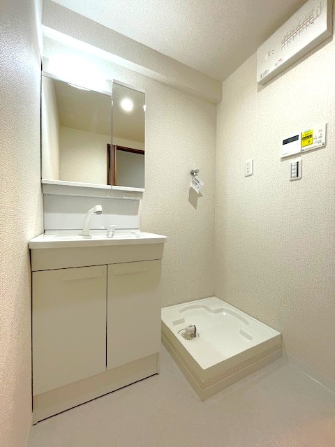 令和８年２月リフォーム済み◆１１階建てマンション１０階部分南西向き２ＬＤＫ住戸◆桂川ハイツ２号館の洗面所|洗面