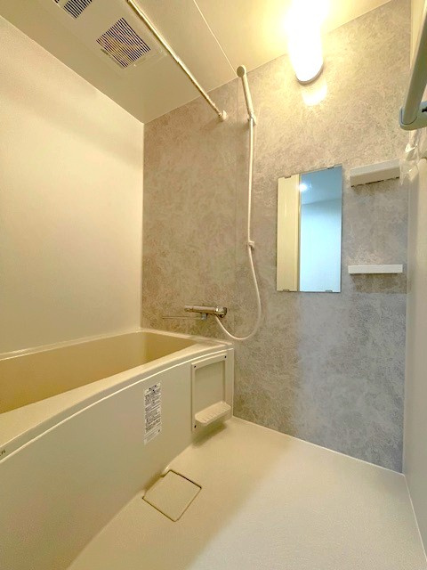 令和８年２月リフォーム済み◆１１階建てマンション１０階部分南西向き２ＬＤＫ住戸◆桂川ハイツ２号館の浴室|浴室