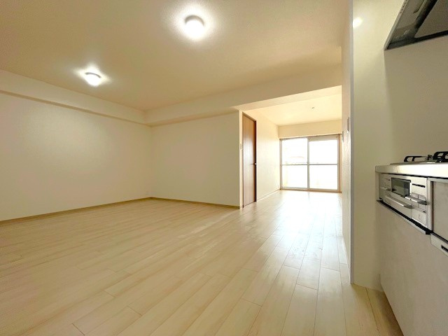 令和８年２月リフォーム済み◆１１階建てマンション１０階部分南西向き２ＬＤＫ住戸◆桂川ハイツ２号館の居間・リビング|リビング