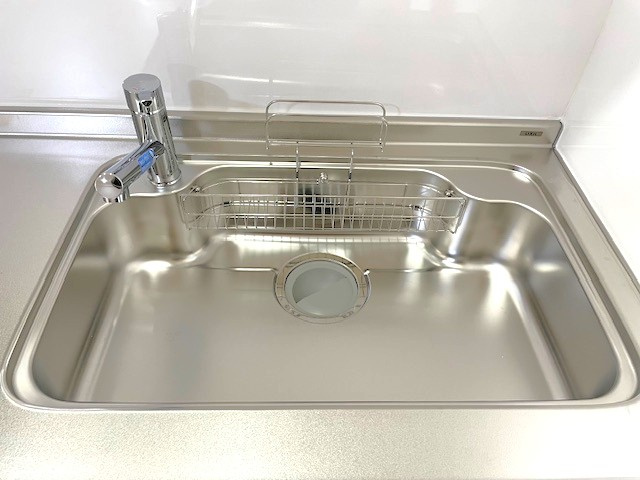 令和８年２月リフォーム済み◆１１階建てマンション１０階部分南西向き２ＬＤＫ住戸◆桂川ハイツ２号館のキッチン|シンク
