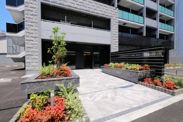 S-RESIDENCEドーム前千代崎のエントランス