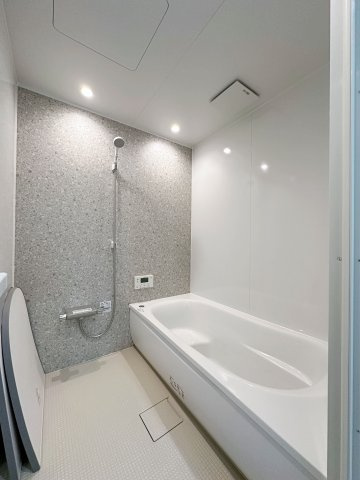 東区福田1丁目 No.2の浴室|1坪タイプの浴室☆
ユニットバスは、気密性にも優れています。そのため、冬場でもお湯が冷めにくく、暖かい空間を維持することができます。