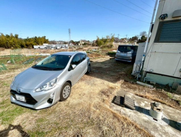 【駐車場】 | 駐車場と明記されていても、最小スペースでつくられた駐車場だと大型車は駐車できなかったり、出入りしにくくなったりする可能性があります。お車のサイズと購入したい物件の駐車場のサイズを現地で確認しましょう。