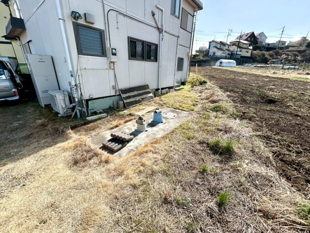 【庭】 | 庭があることでガーデニングや家庭菜園はもちろん、こどもの遊び場やペットを放して遊ぶことができます。また、家の周囲に余裕があるということです。隣地との間があれば、十分な日当たりと、風通しが確保できます。
