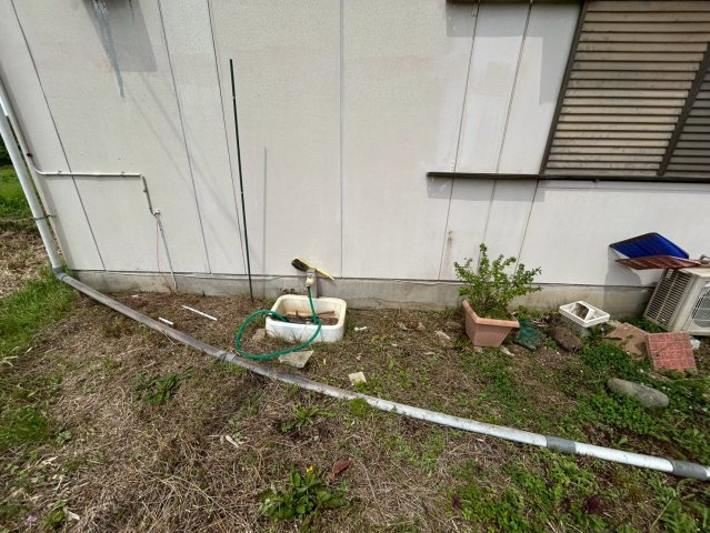【設備】 | 敷地内に散水栓や立水栓があると便利です。水道水を直接利用できるため、水を運ぶ手間を省くことが出来ます。大量の水を必要とする洗車作業や清掃などに役立ちます。その他設備とあわせて、現地でご確認ください。
