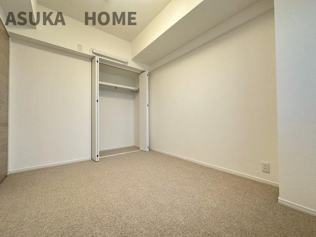 横浜小机西パーク・ホームズ壱番館 の収納|枕棚があるクローゼットは多様なお洋服の収納にも対応しやすく、大切なお洋服をきれいな状態で収納できます