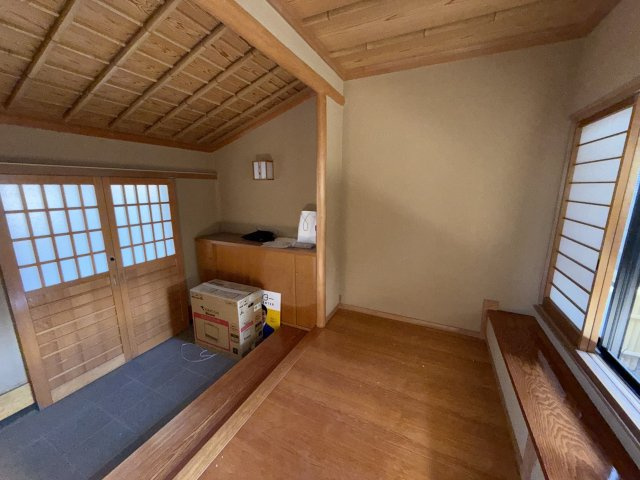 前橋市日吉町2丁目　中古住宅の玄関