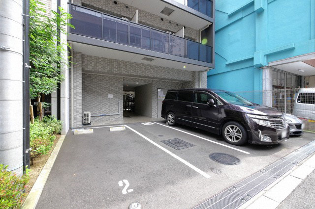 エスリード本町レジデンスの駐車場