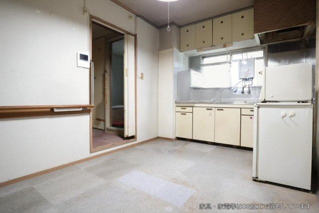 ローレルハイツ北神戸二号棟のキッチン|キッチン
※既存家具はAIで削除しております。家具撤去後のイメージ図としてご参照ください。