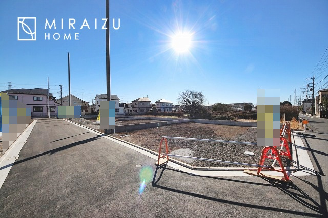 【外観】 | 青く澄み渡った綺麗な空と、陽の光をたっぷりと受ける、そんな新築住宅で新生活をスタートしてみませんか？見学・ご相談等、ミライズホーム(株)までお気軽にご連絡下さい。