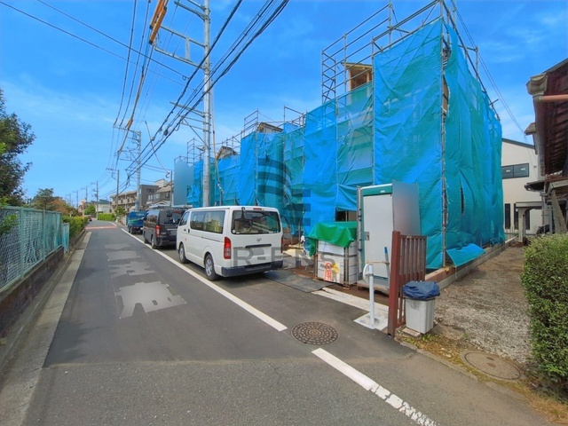 【前面道路含む現地写真】 | 西東京市泉町３丁目　新築戸建て　１５号棟 | 落ち着いた住宅街の一角、穏やかな暮らしを育むエリアです