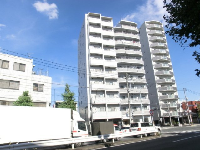 スパシエルクス赤羽の外観|北本通り沿いなので明るい道を通って帰れます！