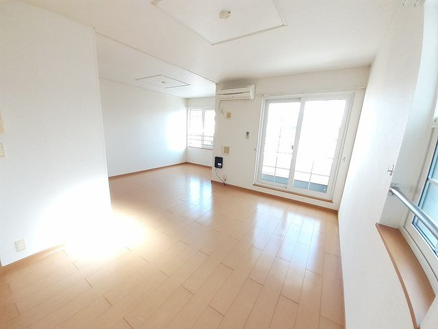 フラワーＣの居間・リビング|こちらのリビングで趣味の時間をお楽しみください