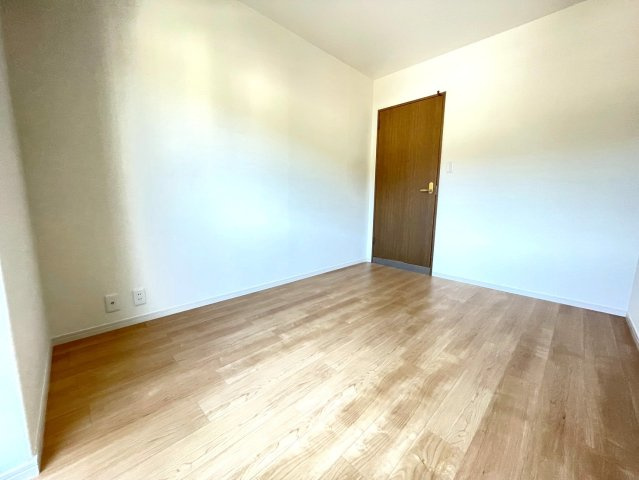 ◆２０２５年８月リフォーム完了◆２面ワイドバルコニー付き◆最上階◆角部屋◆ルネ伏見東の洋室|洋室