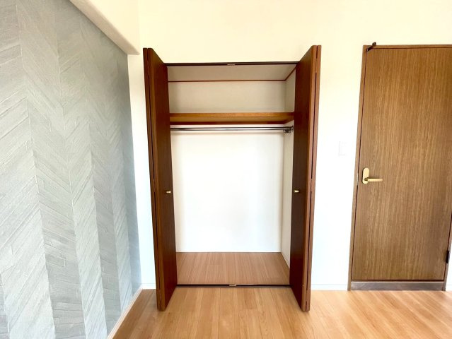 ◆２０２５年８月リフォーム完了◆２面ワイドバルコニー付き◆最上階◆角部屋◆ルネ伏見東の収納|クローゼット