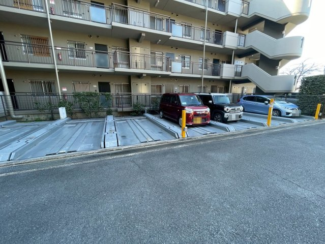 ◆２０２５年８月リフォーム完了◆２面ワイドバルコニー付き◆最上階◆角部屋◆ルネ伏見東の駐車場|駐車場