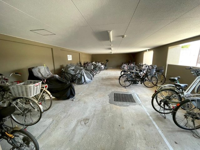 ◆２０２５年８月リフォーム完了◆２面ワイドバルコニー付き◆最上階◆角部屋◆ルネ伏見東の駐輪場|駐輪場