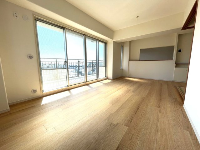 ◆２０２５年８月リフォーム完了◆２面ワイドバルコニー付き◆最上階◆角部屋◆ルネ伏見東の居間・リビング|リビング