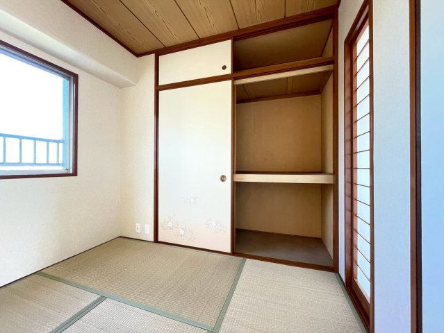 ◆２０２５年８月リフォーム完了◆２面ワイドバルコニー付き◆最上階◆角部屋◆ルネ伏見東の収納|押入