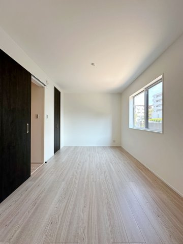 佐伯区五日市中央1丁目 No.2の洋室|広々とした1階7.5帖の主寝室☆