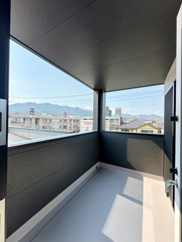 佐伯区五日市中央1丁目 No.2のバルコニー|3階バルコニー☆
しっかりと屋根があるため雨の日の選択も安心です♪