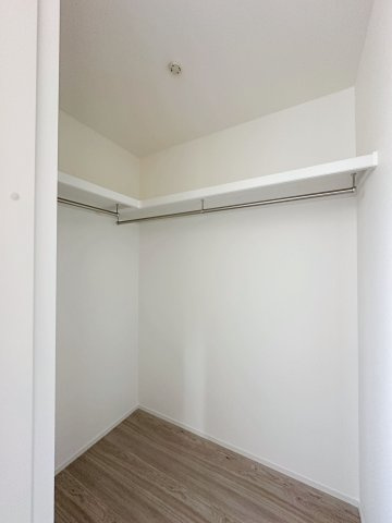 佐伯区五日市中央1丁目 No.2の収納|全居室収納☆
3階4.5帖洋室のウォークインクローゼットです♪