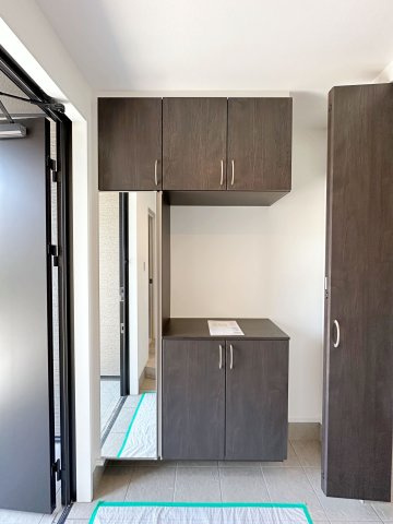 佐伯区五日市中央1丁目 No.2の収納|姿見付きシューズボックス☆
大容量のシューズボックスの為、靴もたくさん収納が可能です♪