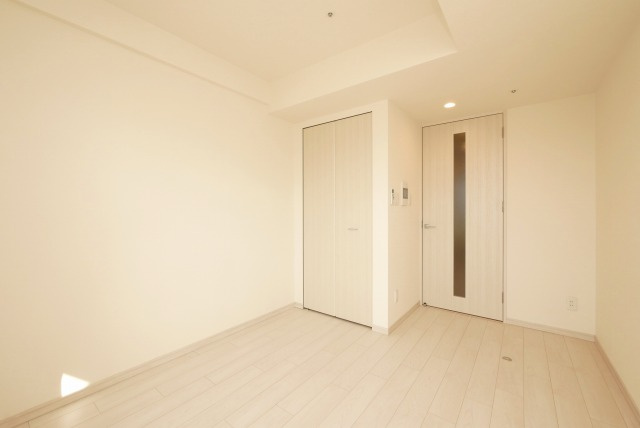 アドバンス難波南ワイズの洋室