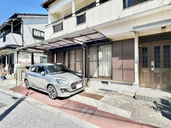 高知市朝倉丙　中古一戸建てのその他|【現況写真】駐車場は普通車横付け1台可能です