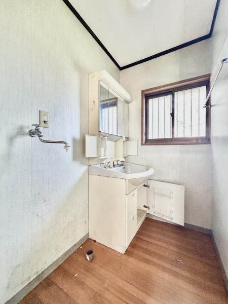 高知市朝倉丙　中古一戸建ての洗面所|【現況写真】洗面脱衣所です
