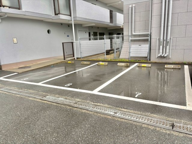 姫路シティハイツの駐車場