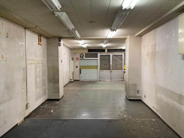大阪市北区野崎町の店舗事務所のエントランス