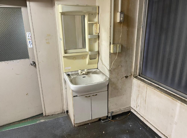 大阪市北区野崎町の店舗事務所の独立洗面台