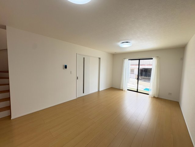 須磨区多井畑筋替道　新築戸建ての居間・リビング|こちらの居間で趣味の時間をお楽しみください