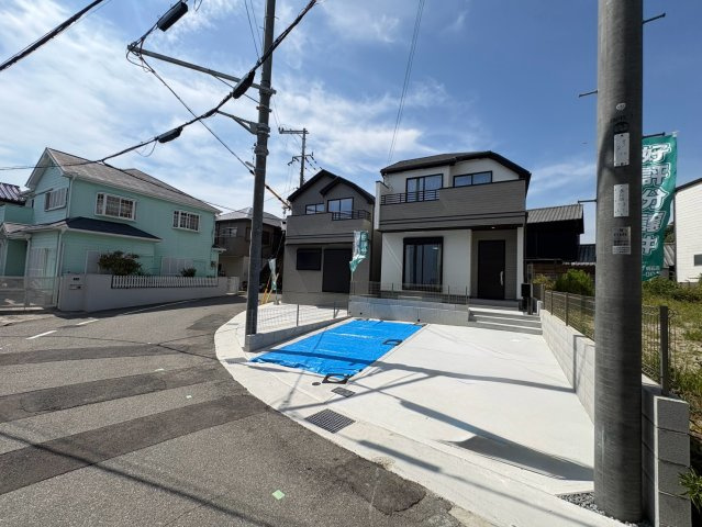 須磨区多井畑筋替道　新築戸建ての前面道路含む現地写真|前面道路含む現地写真です