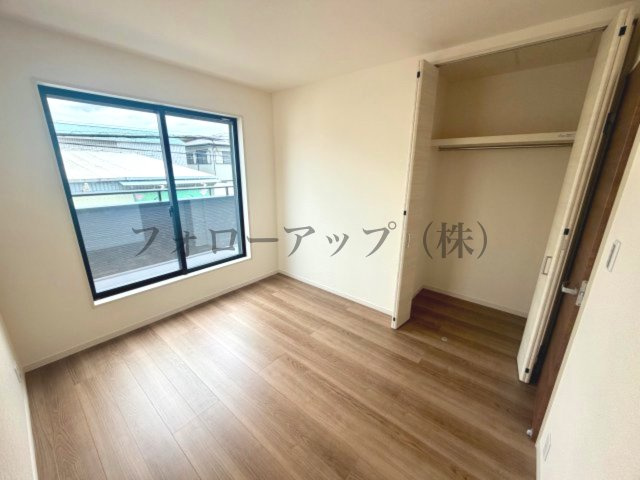 リーブルガーデン堺市東区大美野6期の洋室|使い勝手のいい洋室です