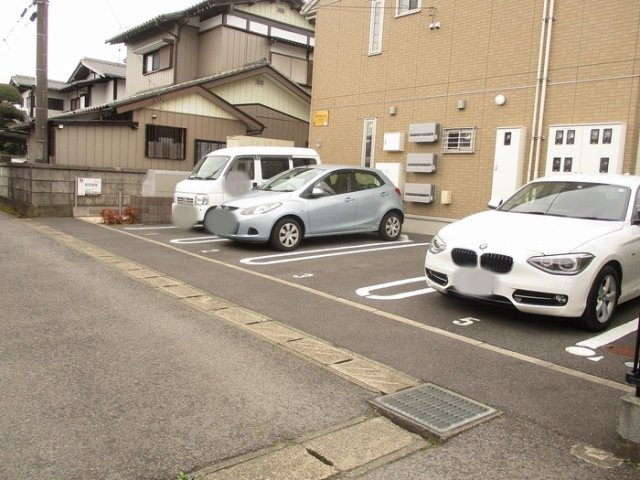 Ｍ・Ｔ・Ｌｅ・Ｌienの駐車場
